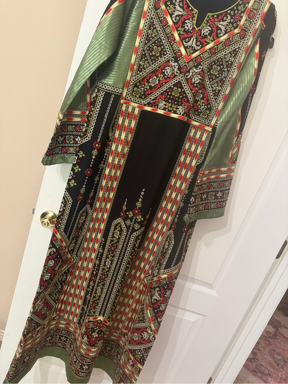 Elegant Black & Green Long Sleeve makinah stitching thobe #henna